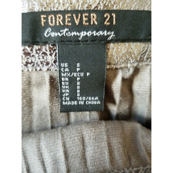 F21 Distressed Metallic Accordion-Pleat Sk… - Picture 8 of 8